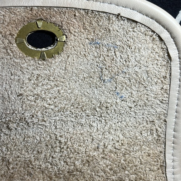 EUC Coach crossbody purse. Cream color - Picture 12 of 12